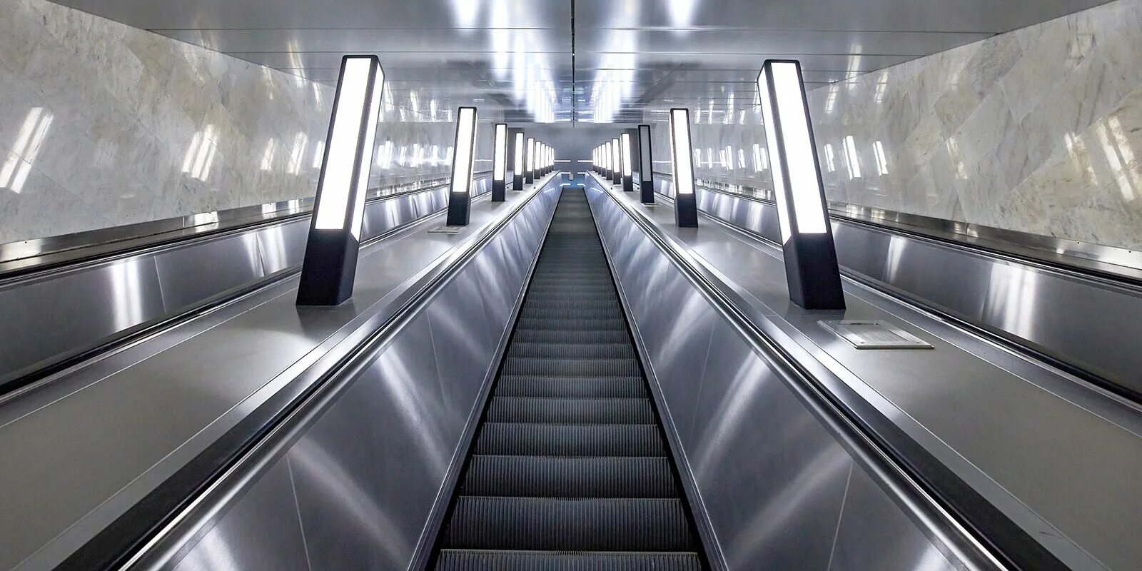 Самый длинный переход. Станция Марьина роща БКЛ эскалатор. Марьина роща БКЛ эскалатор. Станция метро Марьина роща эскалатор. Метро Рижская БКЛ.
