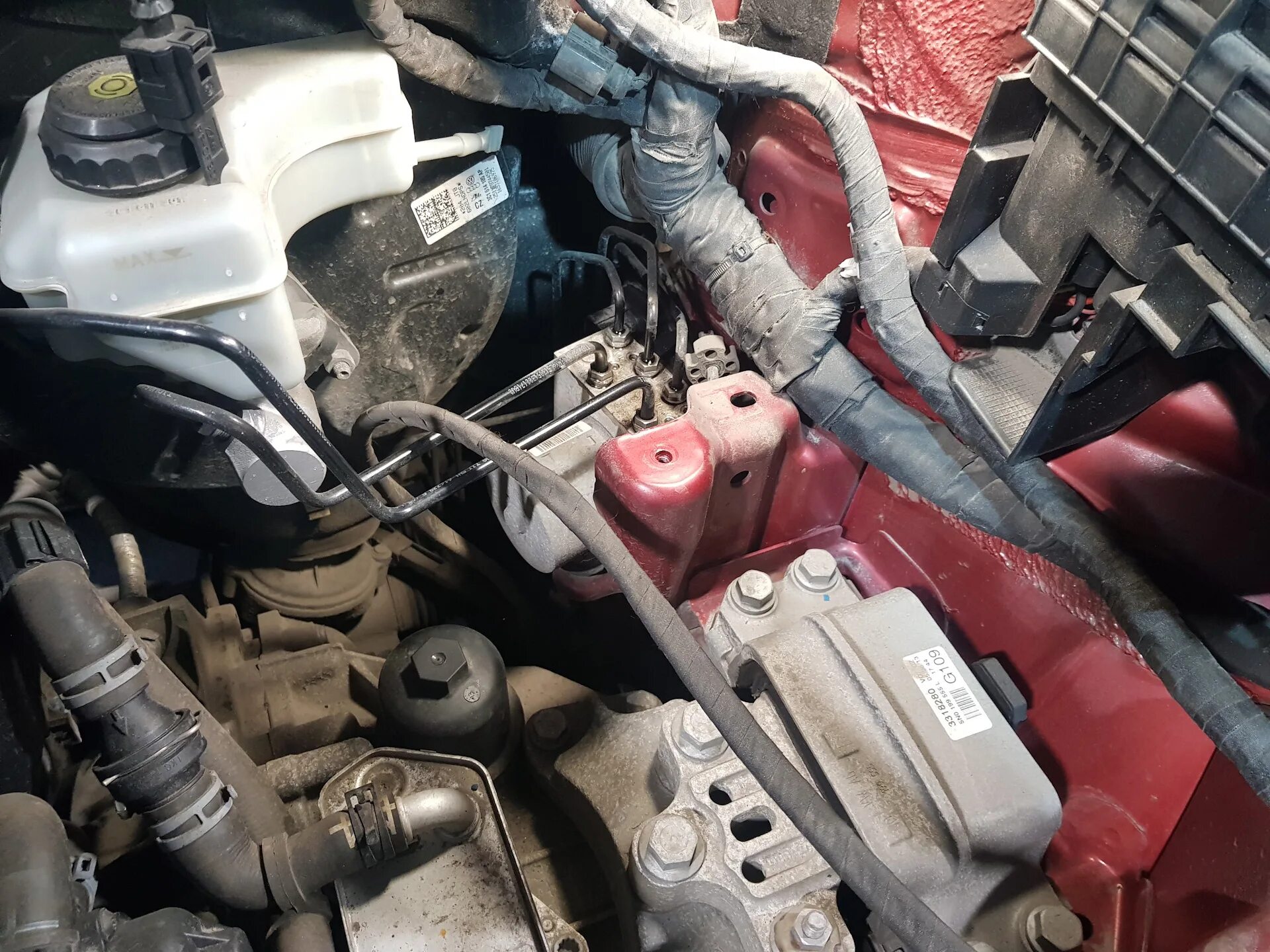 Где находится блок абс тигуан 1 Замена блока ABS Tiguan Volkswagen Tiguan (1G), 1,4 л, 2013 года своими руками