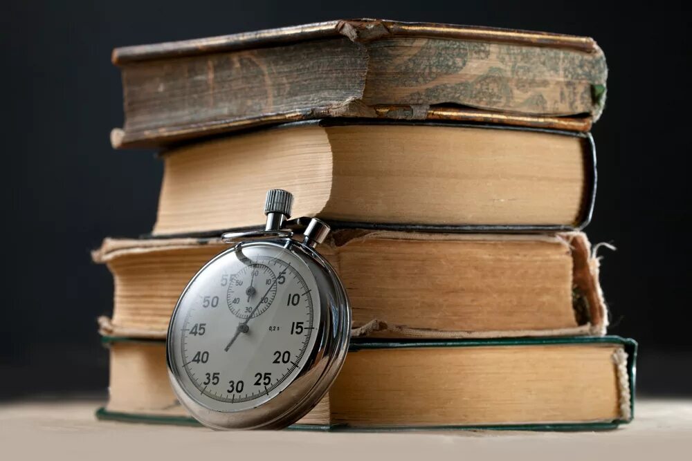 12 минут читать. Быстрое чтение. Книга времени. Книга и часы. Скорочтение.