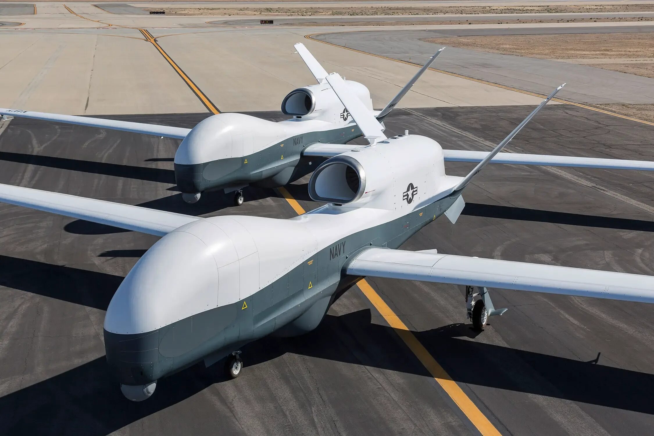 Unmanned aerial vehicle. Mq-4c Triton. БПЛА mq-4c Triton. Mq-4c Triton UAV. Northrop Grumman mq-4c Triton.
