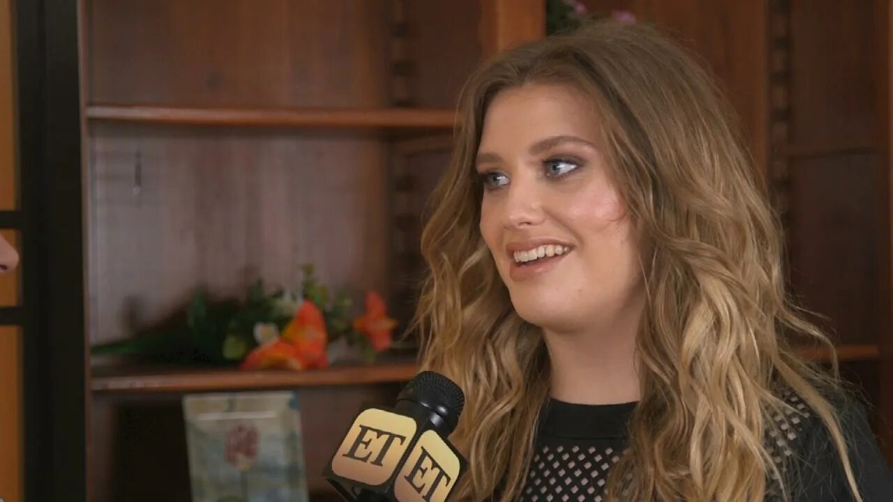Ella henderson under the sun. Ella henderson under the sun. Offenbach ella henderson. Ella henderson фото. Ella henderson under the sun.