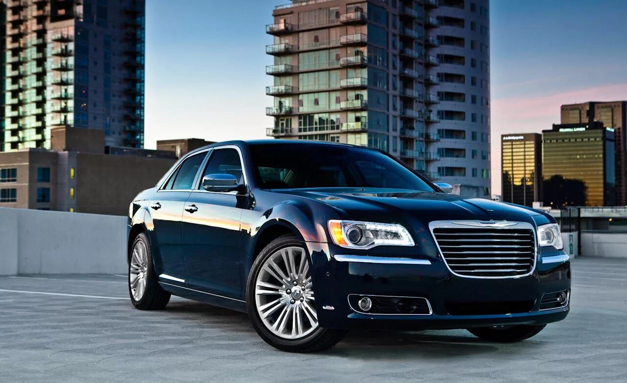 Chrysler 300c 2012. Chrysler 300c новый. Chrysler 300 2012. Крайслер 300с 2012.