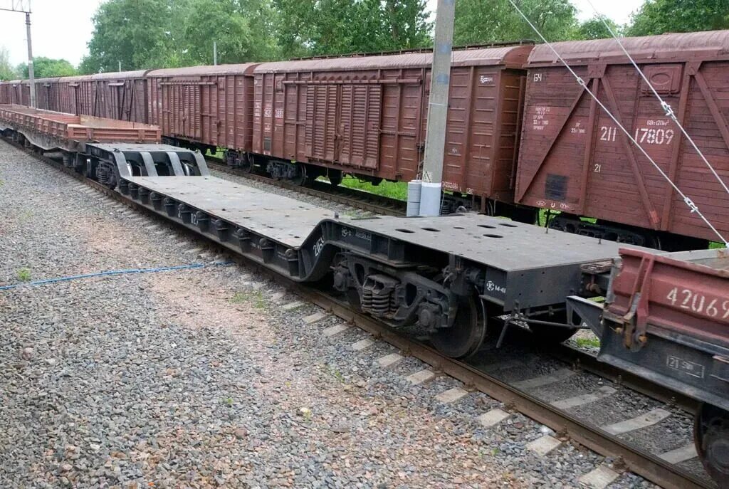 Вагон транспортер 14-6048. Железнодорожный вагон транспортер 11т710. Транспортер жд 11т710. Вагон транспортер 12 осный. 39560172.