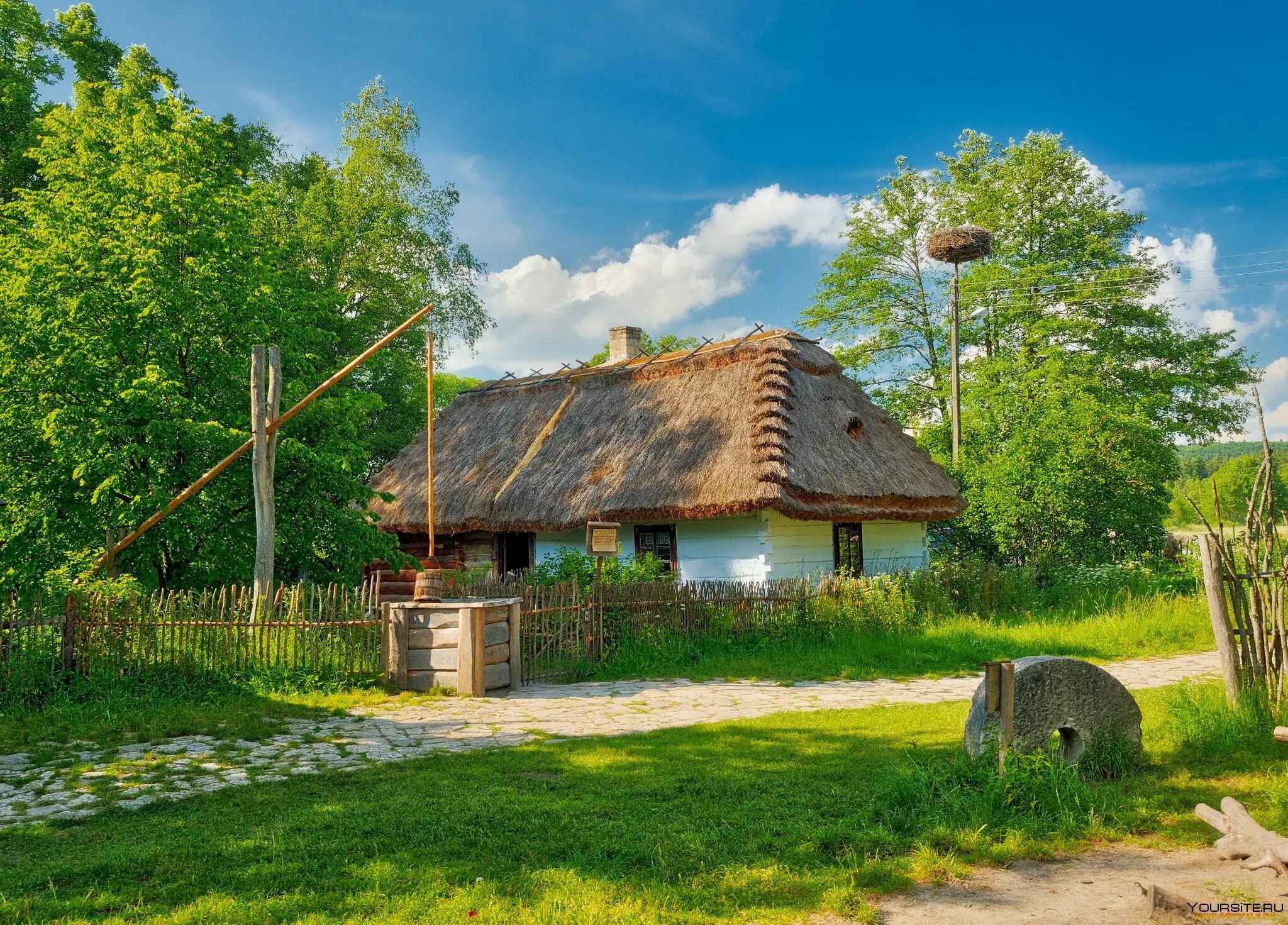 Сельская хата. Украинское село украинское село. Хата и двор в Западной Украине. Хутор в Белоруссии. Белоруссия пейзаж Хутор.