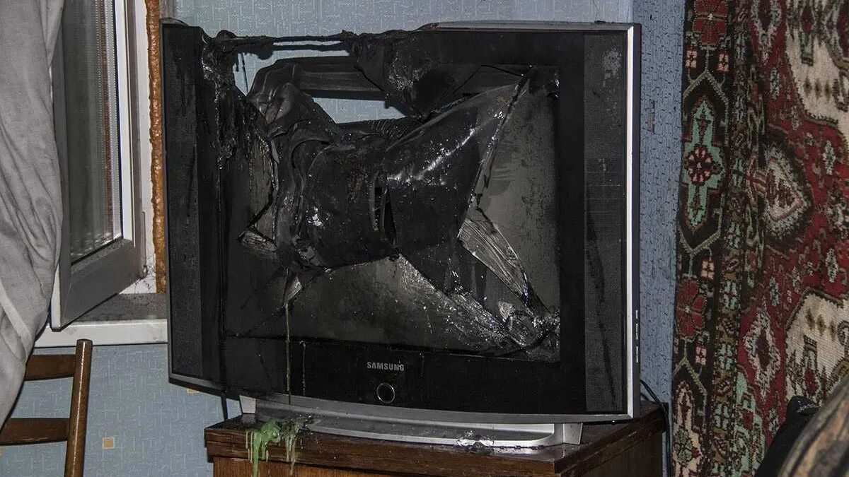 Сгореть тв. Сгоревший телевизор.