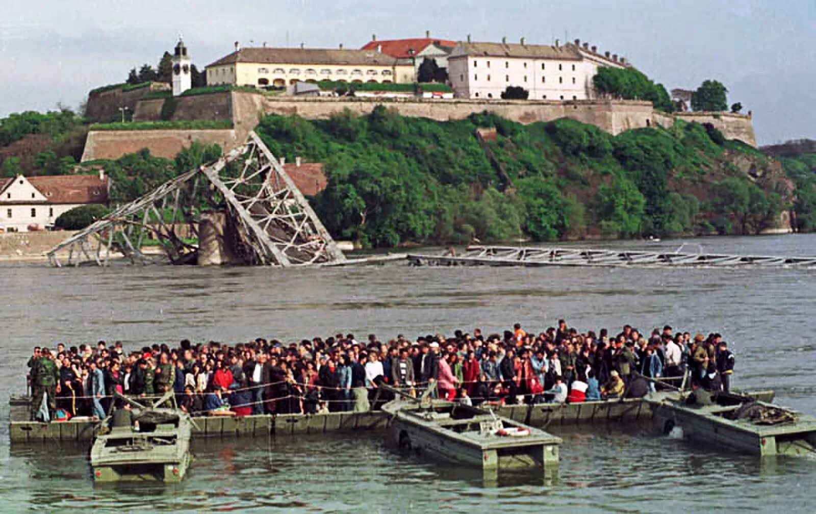 Сербия 1999 год. Бомбардировка Сербии 1999. Бомбардировка Белграда 1999.