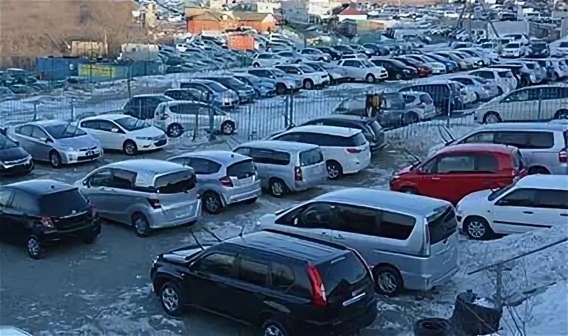 Куда переехал зеленый угол. Зелёный угол владивосток. рынок зеленка во владивостоке машины. авторынок зелёный угол. зелёный угол владивосток авторынок.