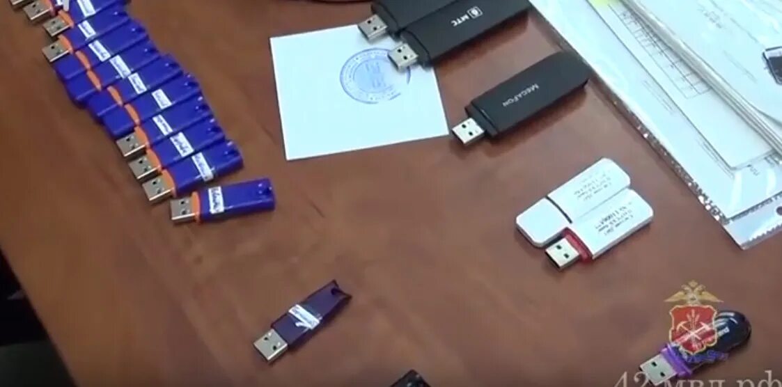 Изъятие компьютерной информации. Изъятие электронных носителей информации. изъятие флешки. изъятие информации следователем. специалист для изъятия электронных носителей информации.