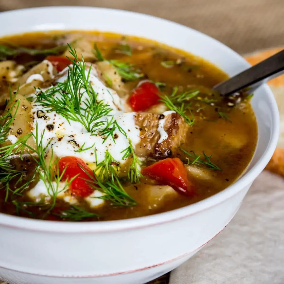 Минестроне с пармезаном. Томатный минестроне. Шикарный суп. Итальянский суп минестроне. Шикарный суп.