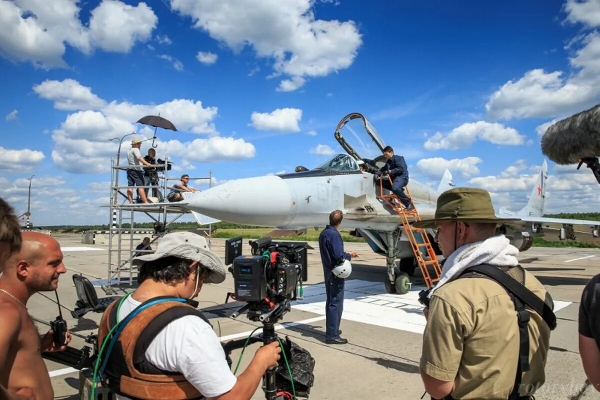 обнимая небо снимали. обнимая небо алексей дунаев. обнимая небо сериал аксенова. виктория толстоганова обнимая небо. обнимая небо 2014 александр петров.