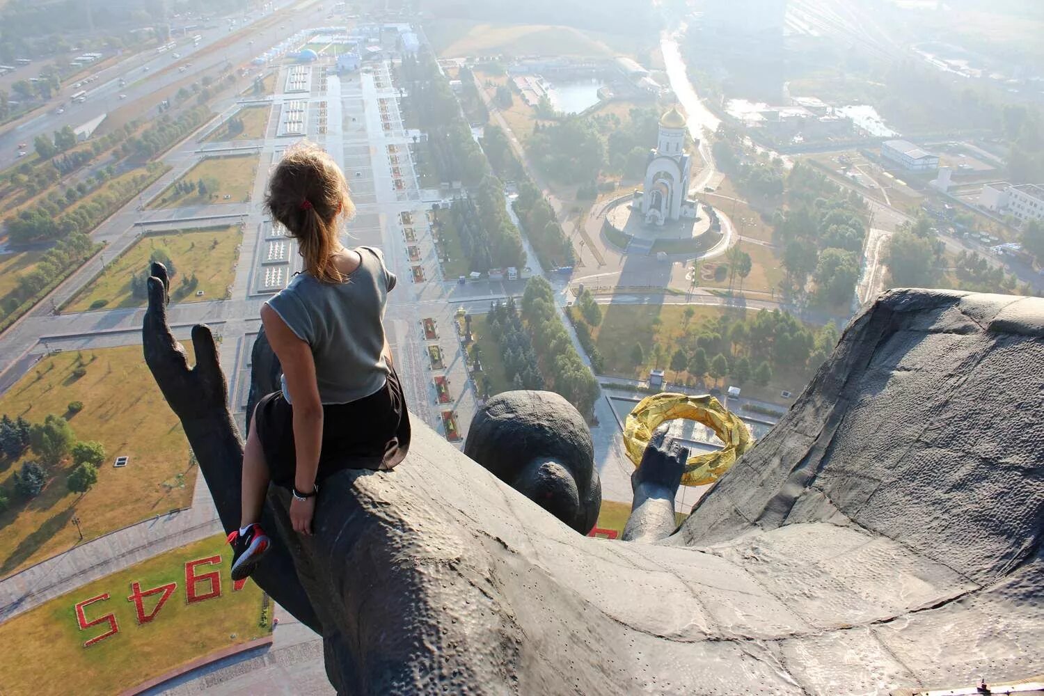 Нестандартная высота. Монумент Победы на Поклонной горе в Москве руферы.