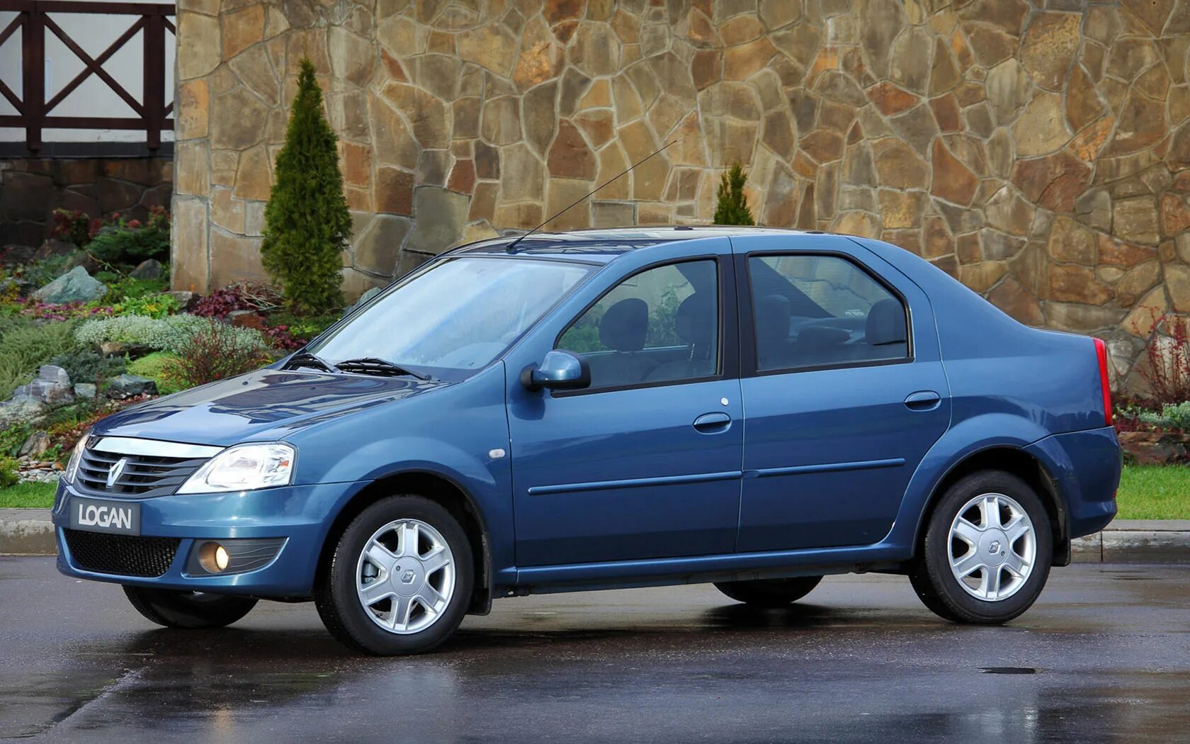 Логан рено усиливаем. Renault Logan 1. Рено Логан 2005. Рено Логан 1 поколение. Renault Logan 1 2009.