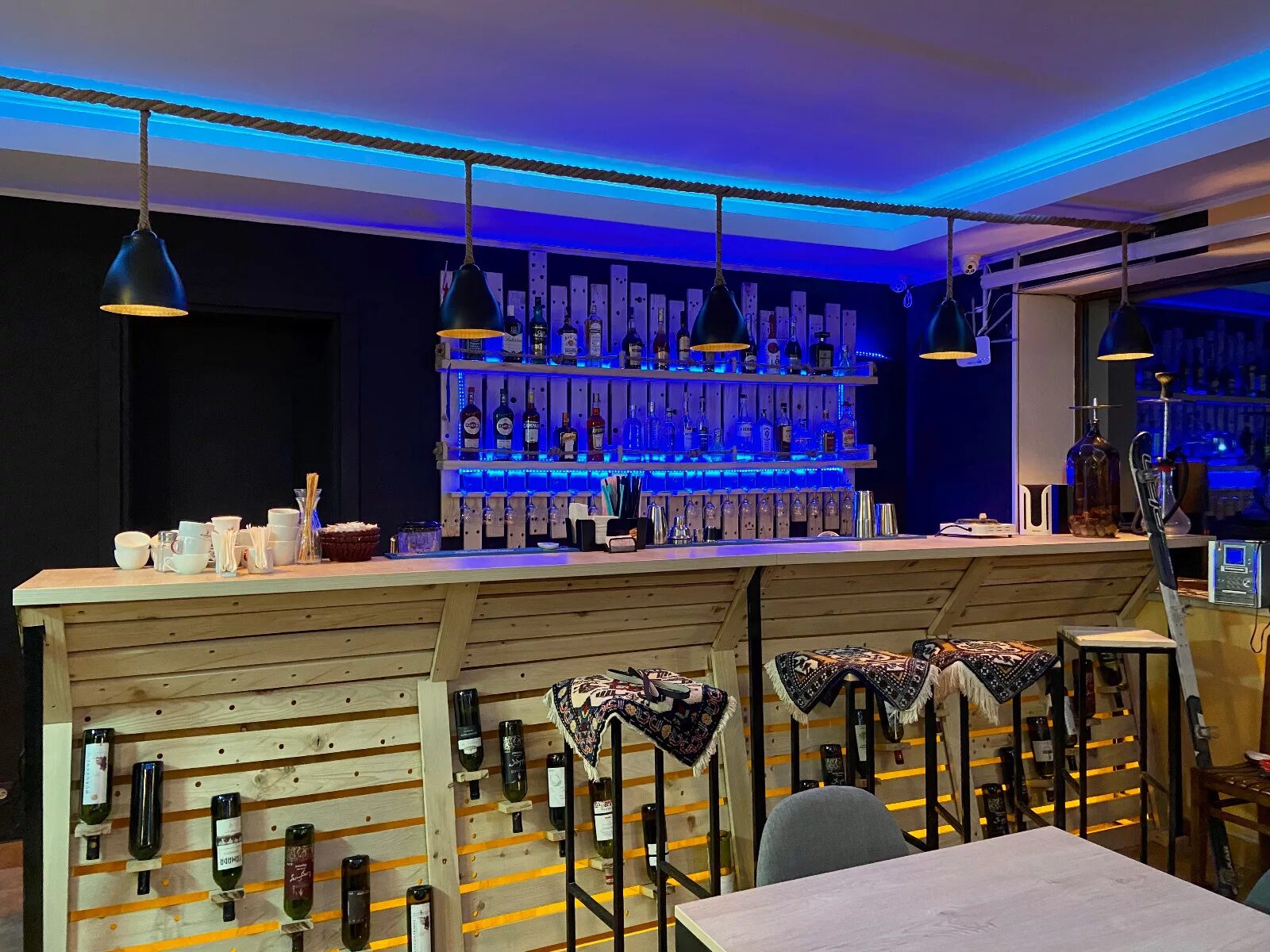 Time bar. Закрытые бары. тайм бар. бар в снегу. бар time it пермь.