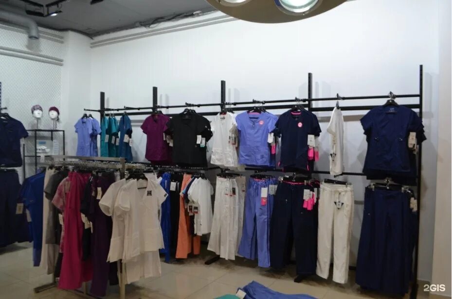 магазин медицинской одежды краснодар. медицинская одежда. магазин медицинской одежды краснодар. интерьер магазина мед одежды. спецкод магазин медицинской логотип.