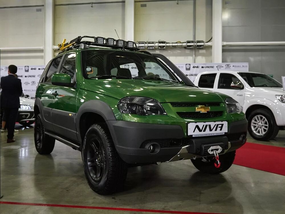 Нива шевроле купить новая в салонах. Chevrolet Niva. Шевроле Нива 2015 год зеленая. Niva Chevrolet новая. Нива Шевроле 2017 зеленый.