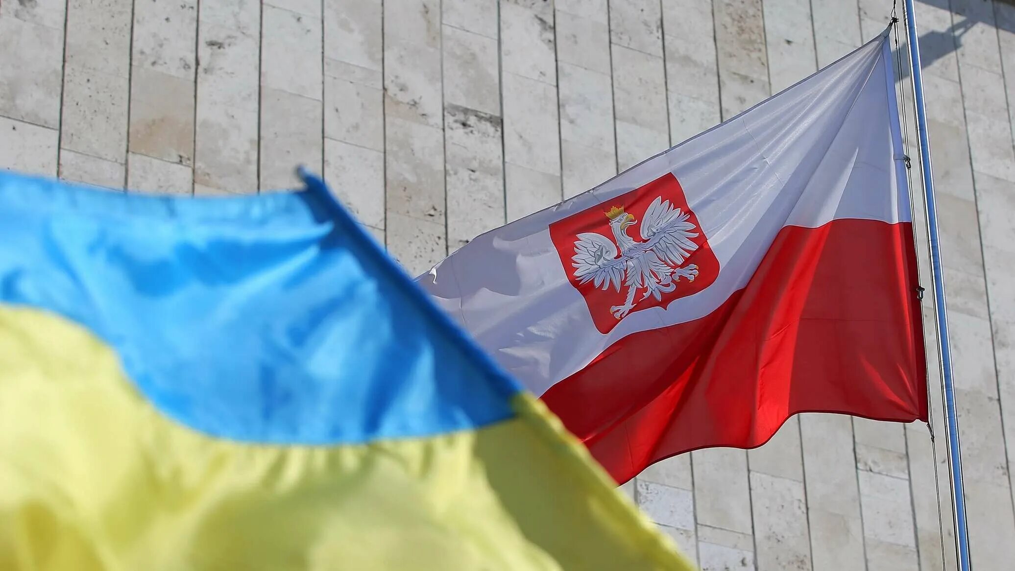 Украина и польша конфликт. Польша и Украина. Польско украинский флаг. Флаг Польши. Польша против России.