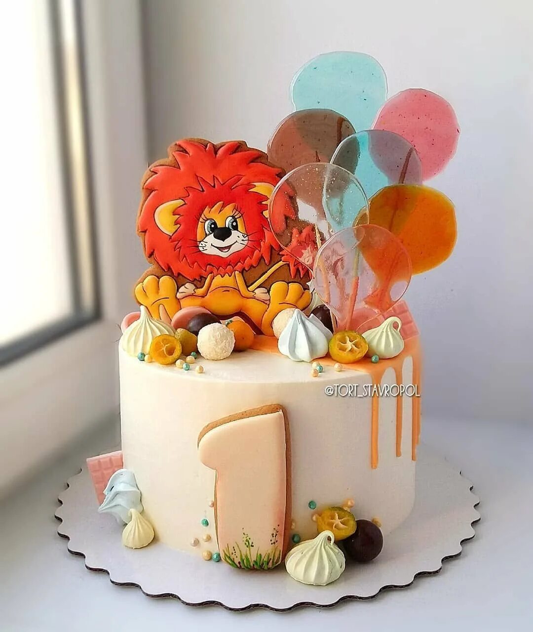 Торт лев мальчику. Тортик с львенком. Торт со львом детский. Тортик со львом детский. Детский тортик со львенком.