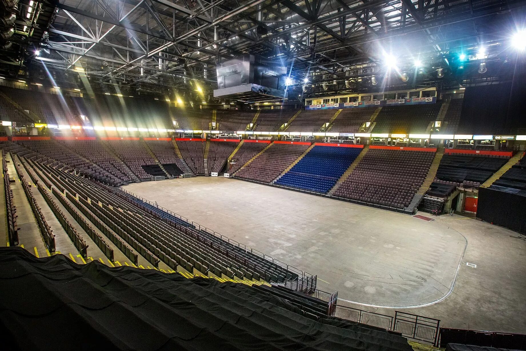 Arena standard. Manchester arena. аренакросс. манчестер арена великобритания.