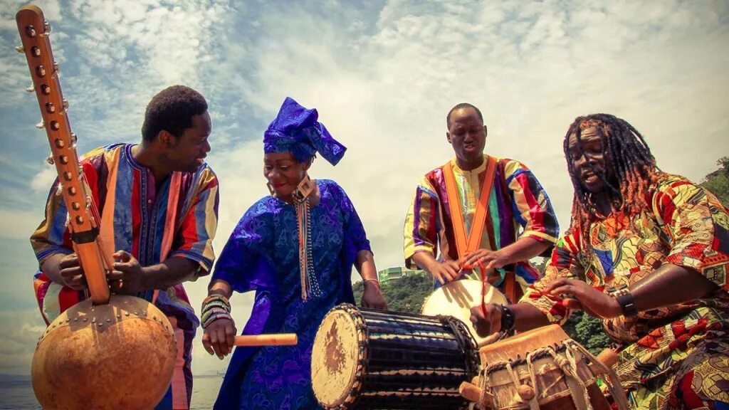 Песня у негритоса. Традиционный Африканский музыкальный инструмент. Африканские музыканты. Африка музыкант. Музыканты африканцы.