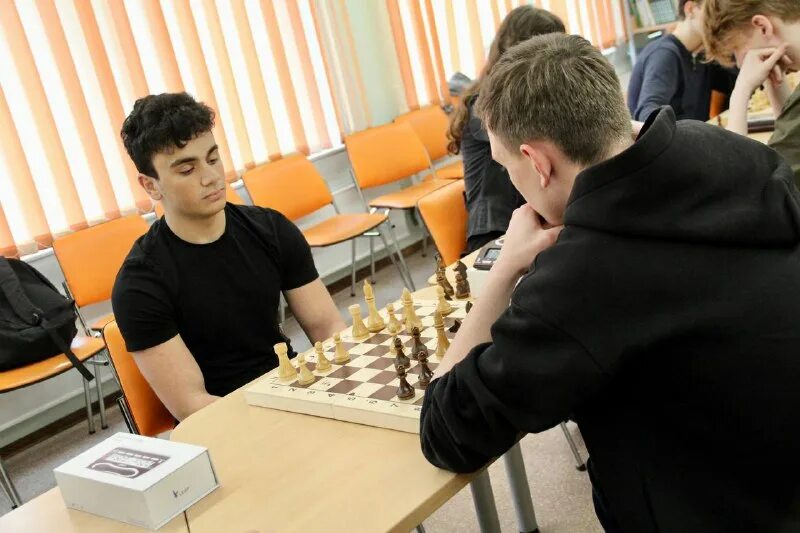 шахматы турнирные. подготовка к соревнованиям по шахматам. шахматы "турнир". на товарищеском турнире школьников по шахматам. городской турнир по шахматам.