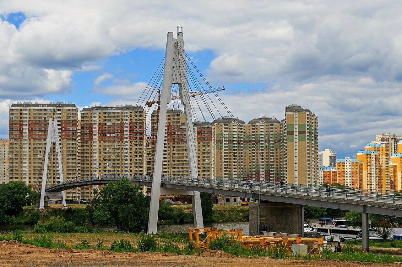 Красногорск это подмосковье. Павшинская Пойма Красногорск. Мост Павшинская Пойма Красногорск. Пешеходный мост Павшинская Пойма. Мост Мякинино Павшинская Пойма.