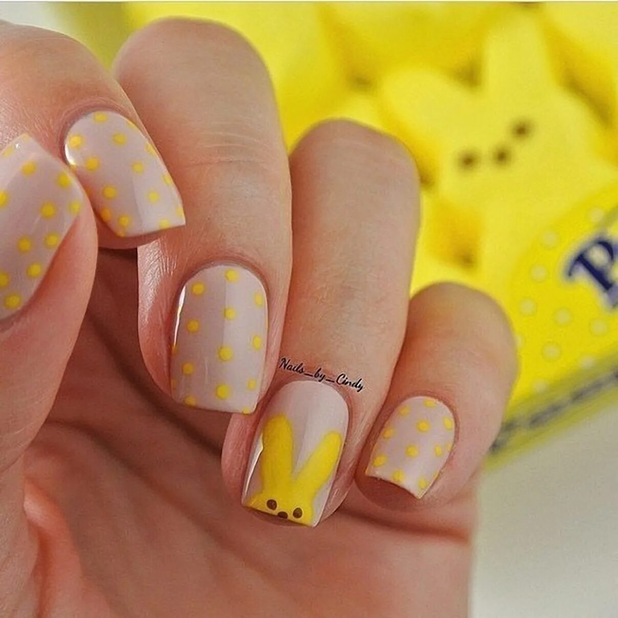 жёлтый маникюр. желтые ногти ребенка. нежно желтый маникюр. желтый маникюр на молочной основе. желтые ногти ребенка.