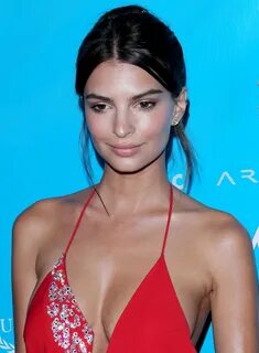 Emily ratajkowski cup size - Emily Ratajkowski at Courreges Show During Paris Fa