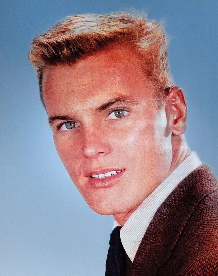 Хантер рейтинг. ТЭБ Хантер. Tab Hunter. ТЭБ Хантер фото. Таб Хантер Энтони Перкинсом.