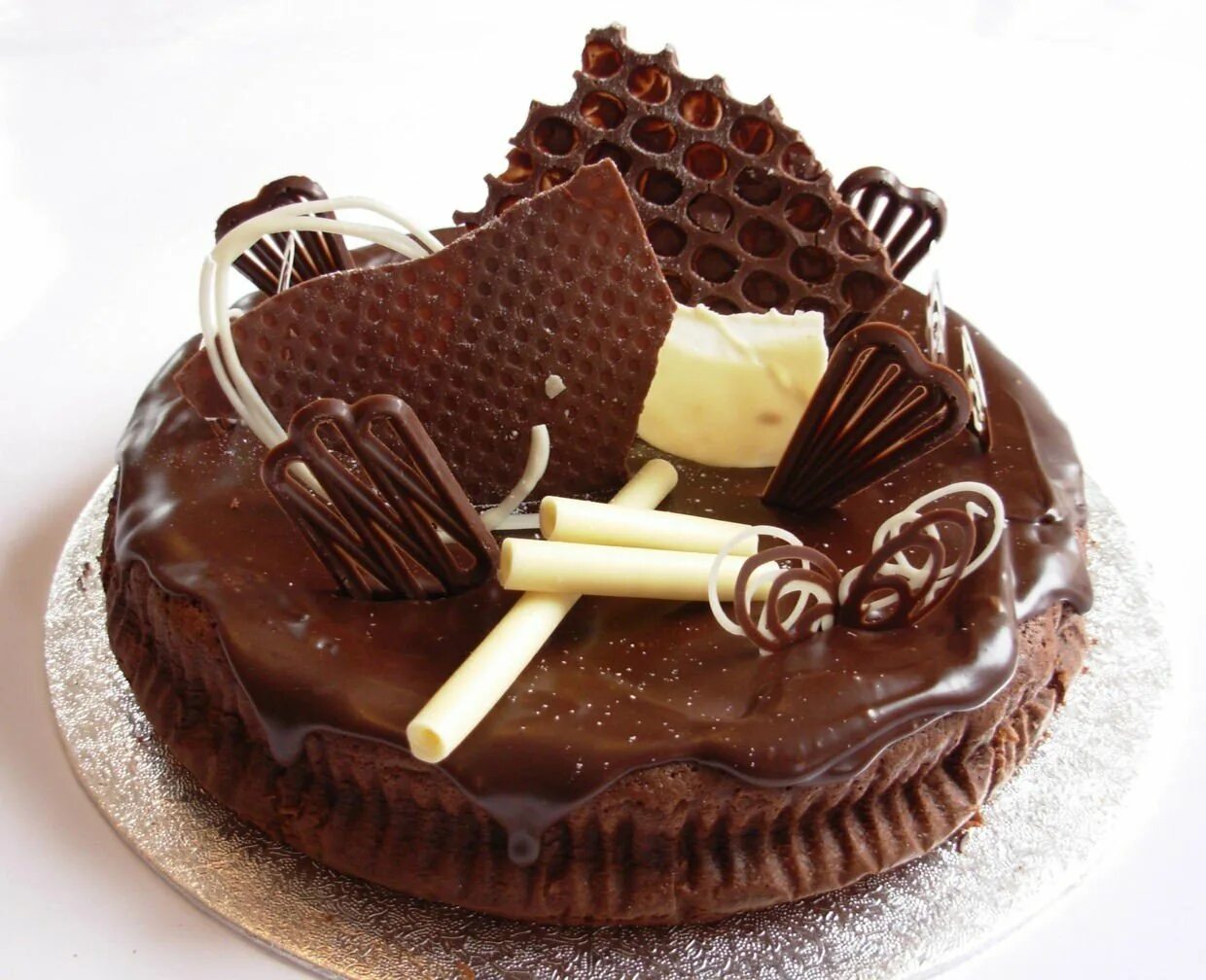 Торт домашний для мужчины. Шоколадный торт. Украшение шоколадного торта. Украсить шоколадный торт. Торт «шоколадка».