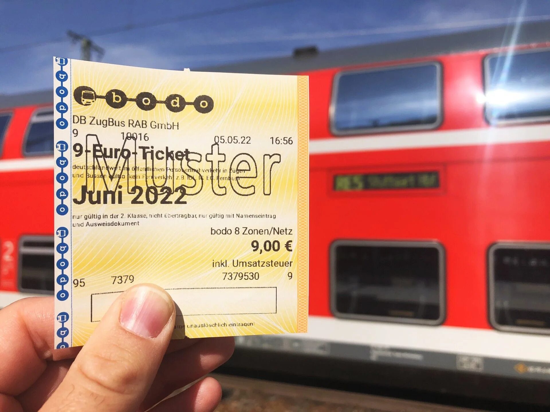 Euro tickets. Проездной 9 евро в Германии. Проездной. Сколько стоит проезд на автобусе. Автобусы в Германии внутри.