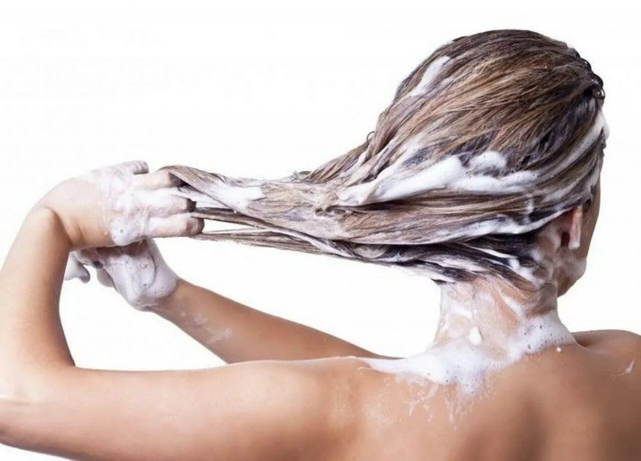 Мытье головы маслом. Мытье волос. Гигиена волос. Мыть голову. Мытье головы шампунем.