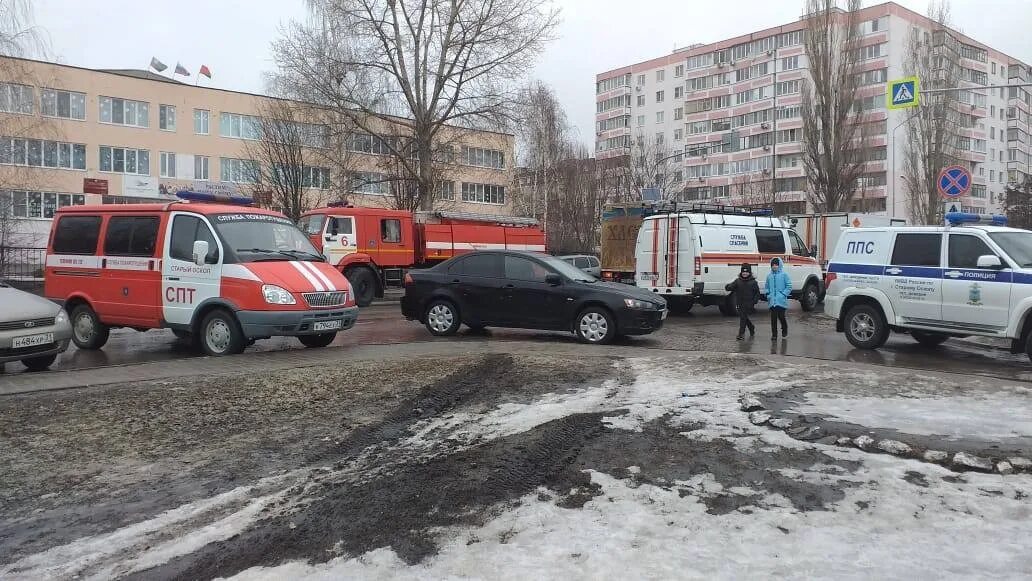 Что творится в школах. Эвакуировали Белгород школу. 10 Школа бомба. Бомба в школе. В школе заложена бомба.