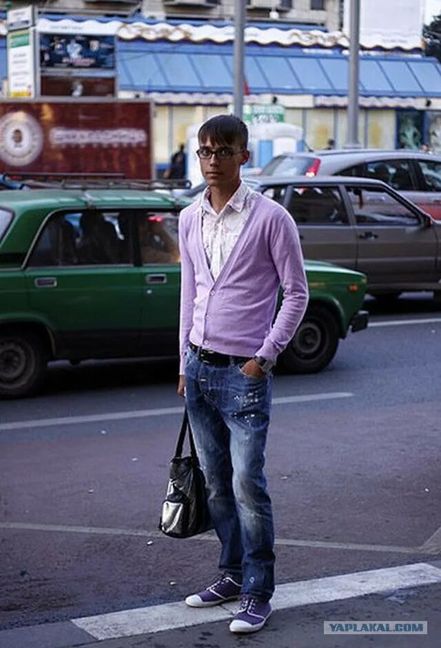 Дает мужчинам на улице. Мужчина на улице. Парень модник. Пацаны на улице. Мужчины на улицах Москвы.