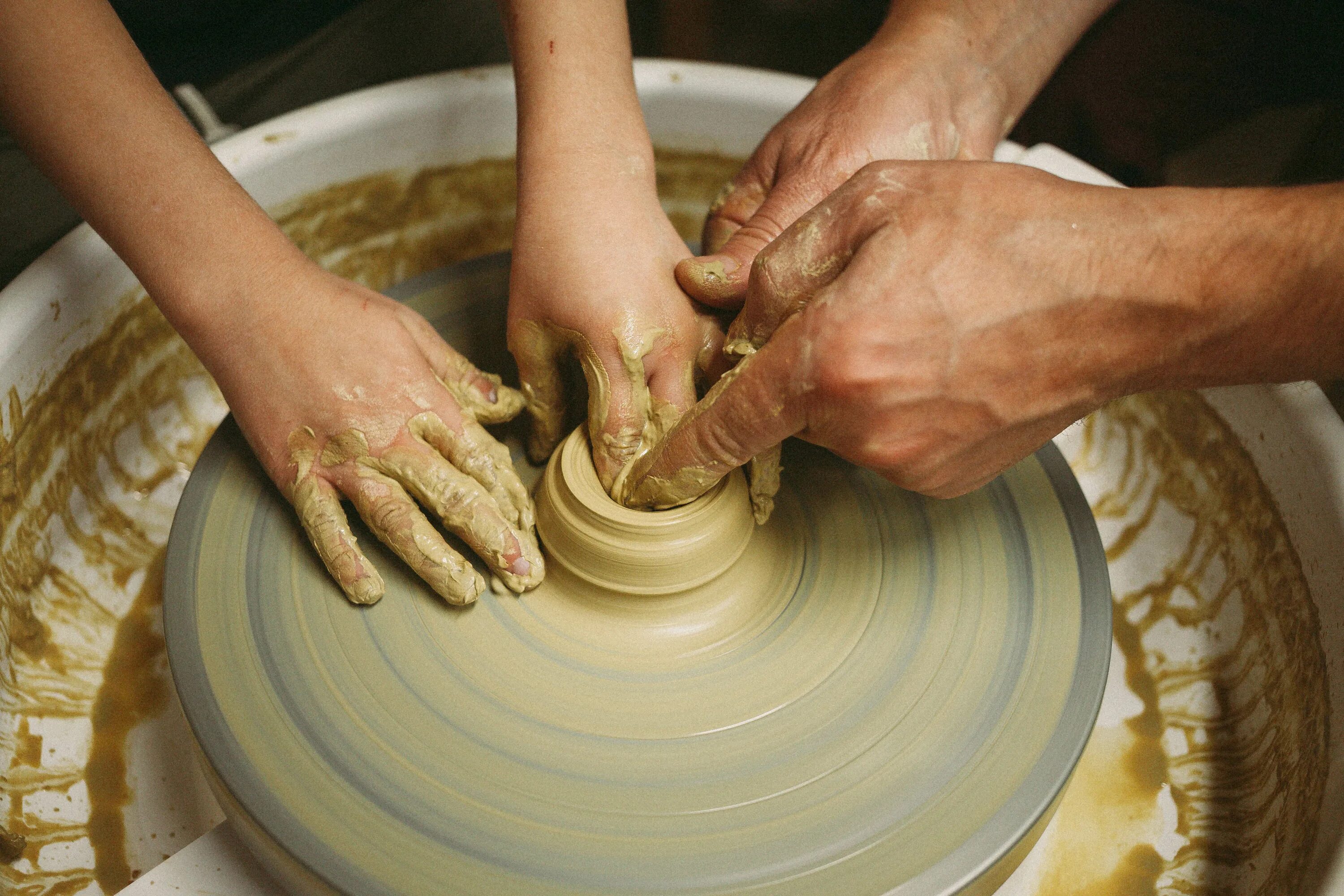 гончарное искусство мастер класс. мастер классы на гончарном круге. дроняевское гончарство. гончарное дело для начинающих. гончарное искусство.