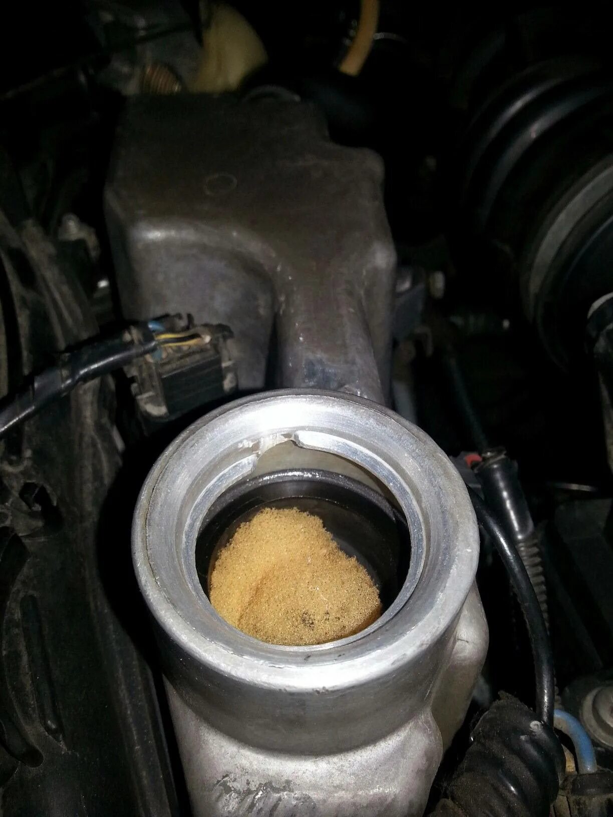 Масло в гофре воздушного фильтра ваз 2112 16 клапанов. Патрубок отработавших газов приора 2. Масло в гофре воздушного фильтра ваз 2112 16 клапанов. Ваз 2112 воздуховод дроссельной заслонки. Гофра дроссельной заслонки ваз 2112.