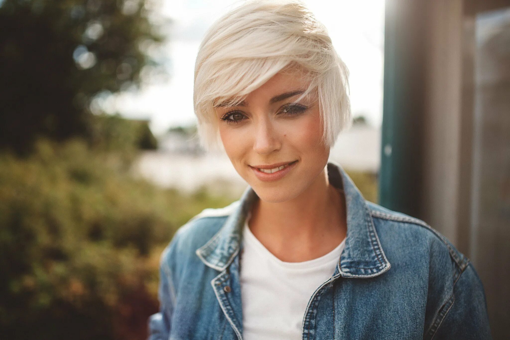 стрижки рапсодия, дебют, итальянка. стрижка пикси калманович. красивая женщина с короткими волосами. стрижка гарсон гаврош. линда евангелиста пикси.