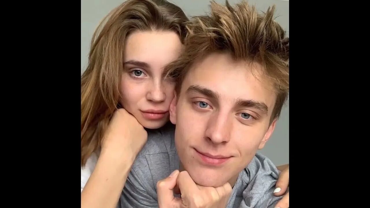 влюблённые подростки. милые моменты в девушках. после фильм 2019 хардин и тесса. настоящие отношения. парень и девушка.