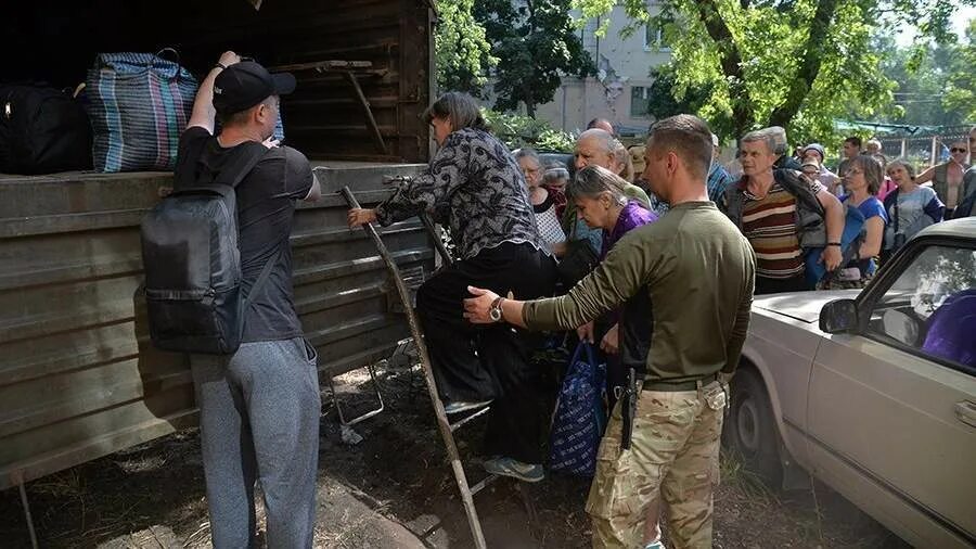 Риа новости эвакуация. Эвакуация населения украины. Эвакуация из тц. Эвакуация. Эвакуация.