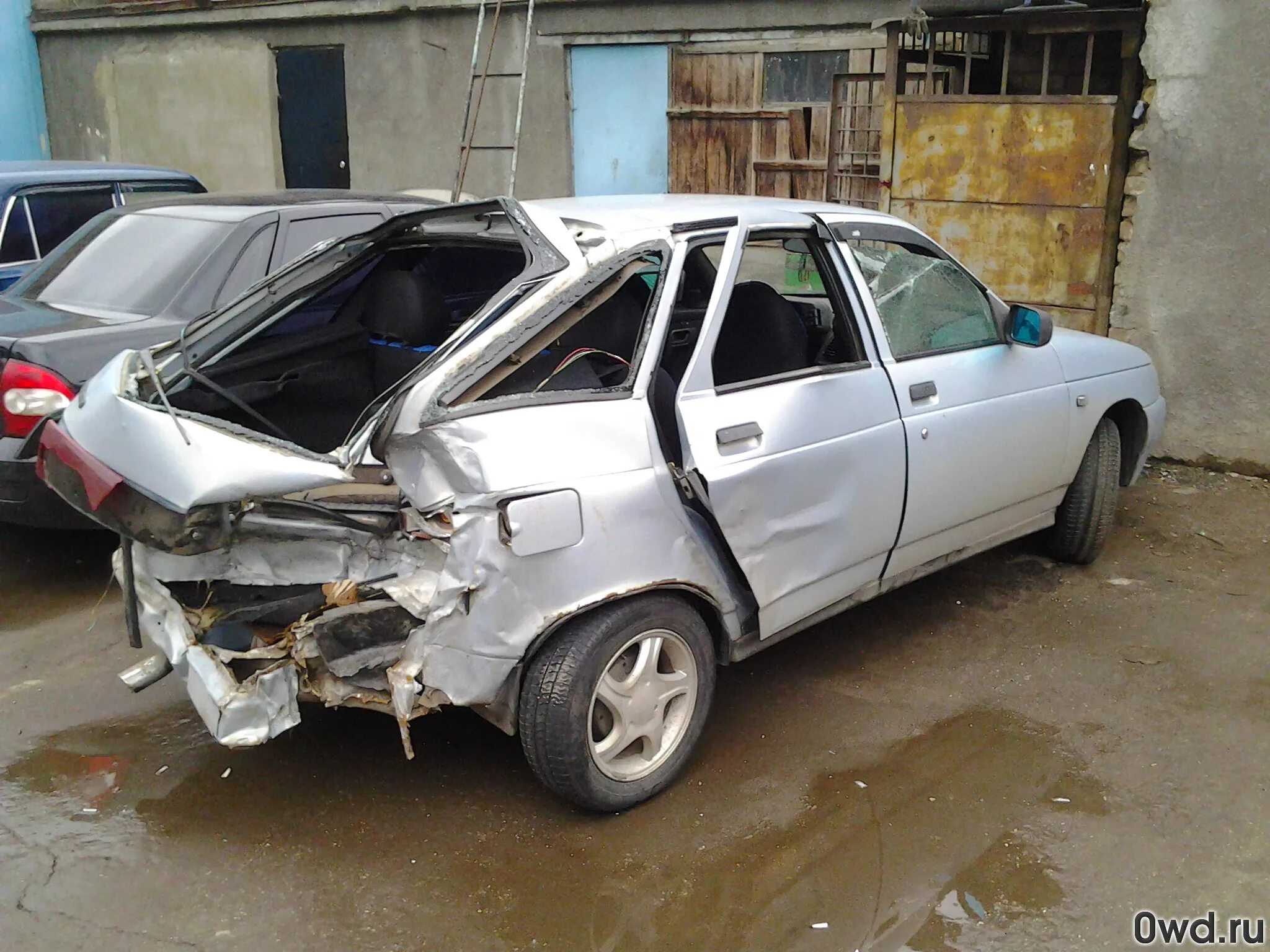 Битые ваз. Битые ваз. Разбитая ваз 2114 кварц. Ваз 2112 серая битая. Битый ваз 2112.