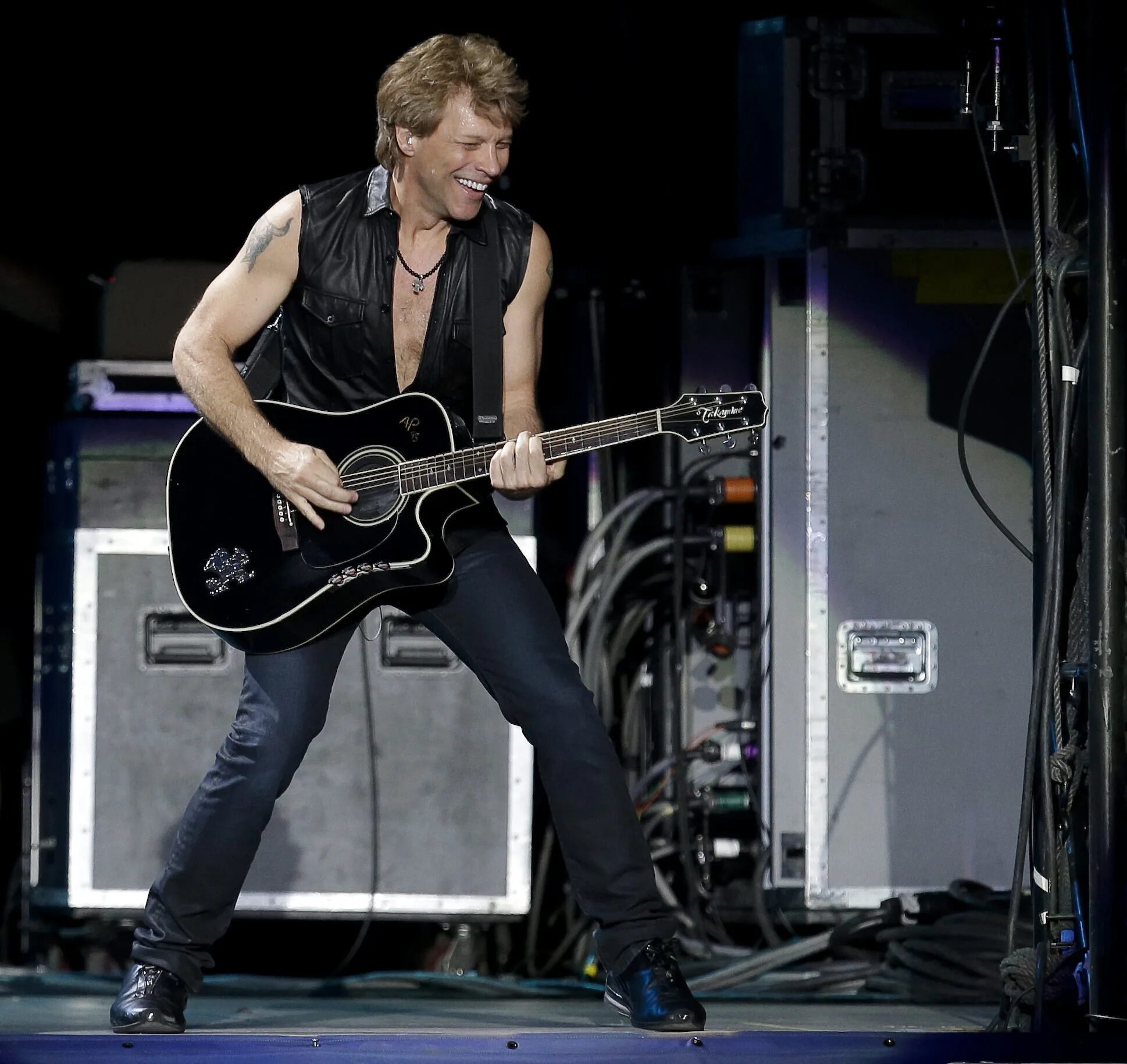 Bon jovi на русском. Джон джови. Bon jovi на русском. Джон бон джови 1993. Bon jovi на русском.