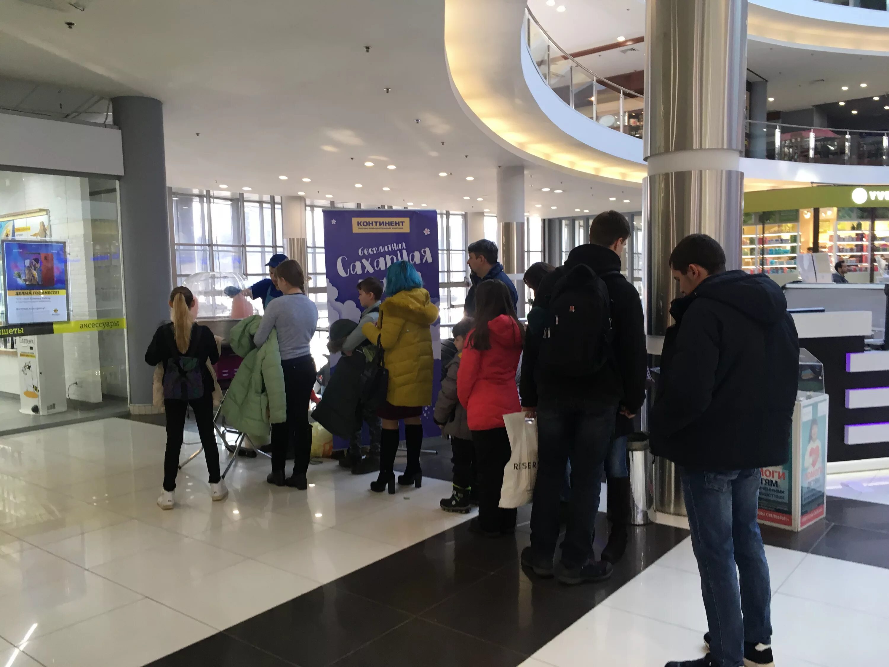 Стачек 99 континент. Континент на стачек кинотеатр расписание. Континент на стачек режим работы. Каро 7 на стачек. Континент на стачек расписание.