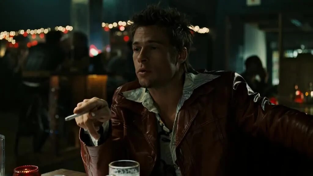 Тайлер дерден саморазрушение. Бойцовский клуб тайлер дерден. Кто играл тайлера дердена. Брэд питт тайлер дерден. Брэд питт тайлер дерден.