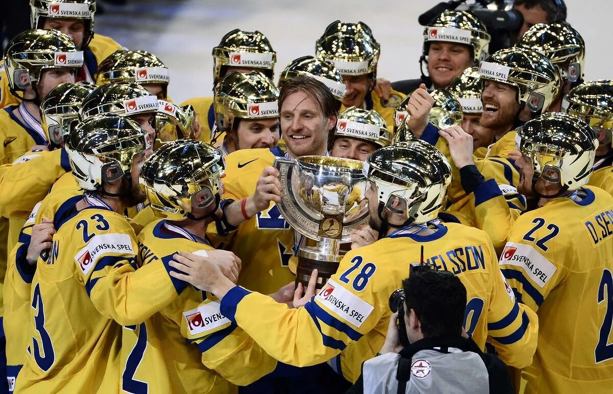 Сколько раз становилась чемпионом сборная команда швеции. Сборная Швеции по хоккею с шайбой. Форма Шведов хоккей. Сборная Швеции по хоккею с шайбой состав 2012 года.