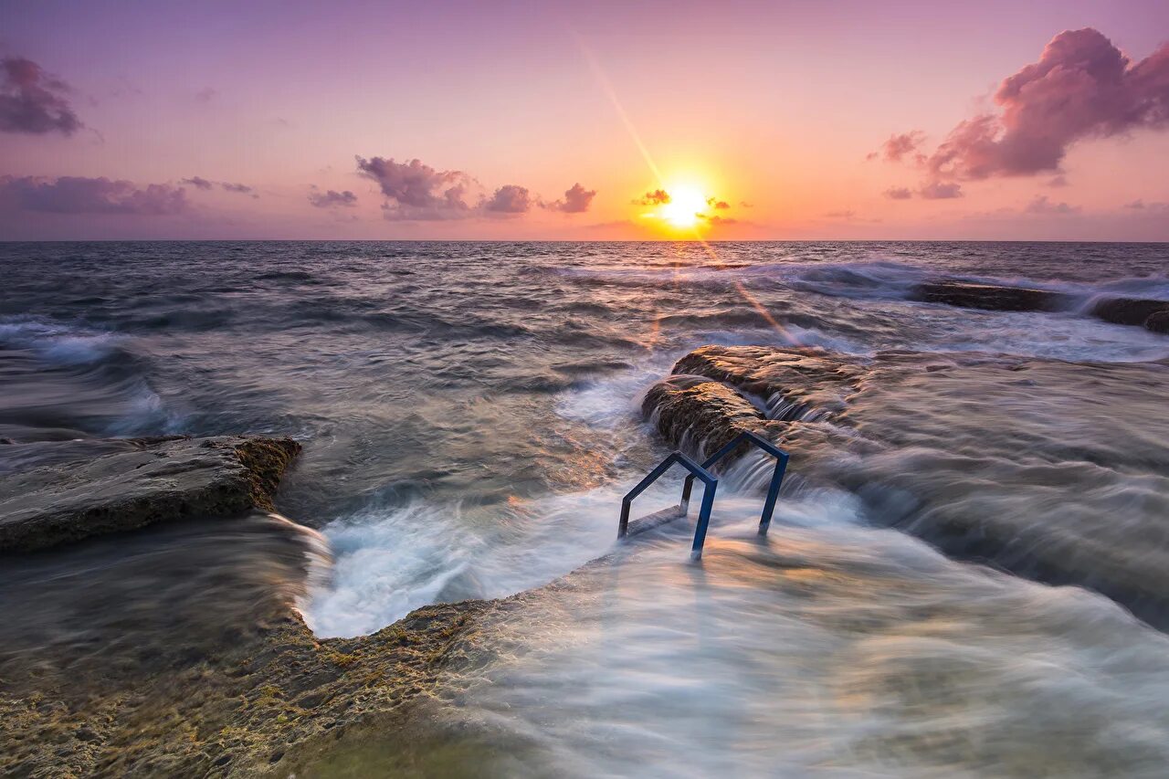 Пейзаж море. Красивые морские пейзажи. Море закат волны. Пейзаж закат на море. Море восхитительно