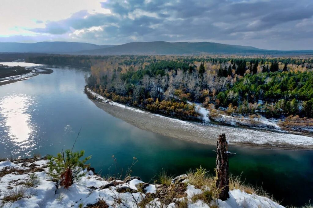 Иркутск река ангара. Река Иркут в Иркутске. Река Ангара Иркутск. Река Ирку́т в Иркутске. Река Иркут Иркутск набережная.