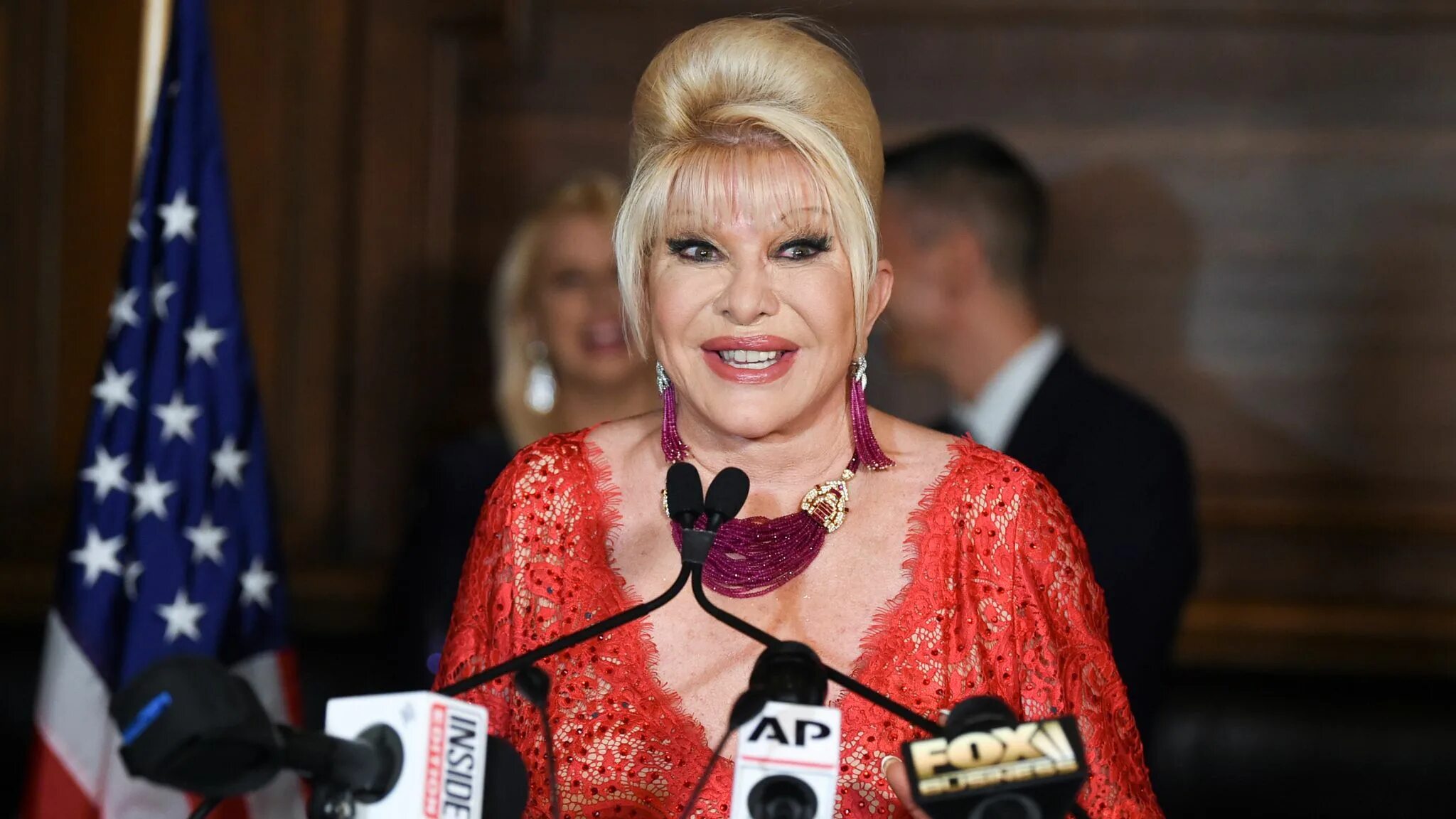 Иванка трамп умерла. Ivana Trump. Ивана Зельничкова. Ивана Мари Трамп.