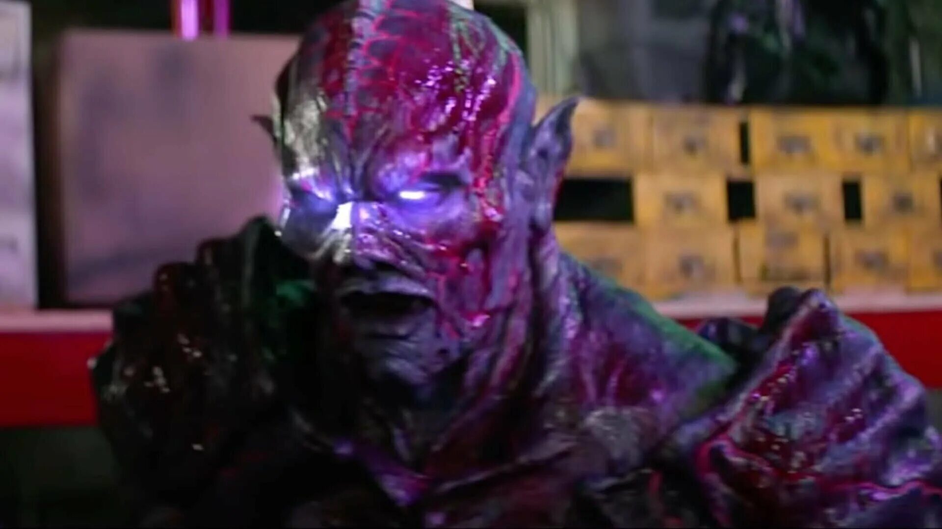 очень странный пришелец 2020