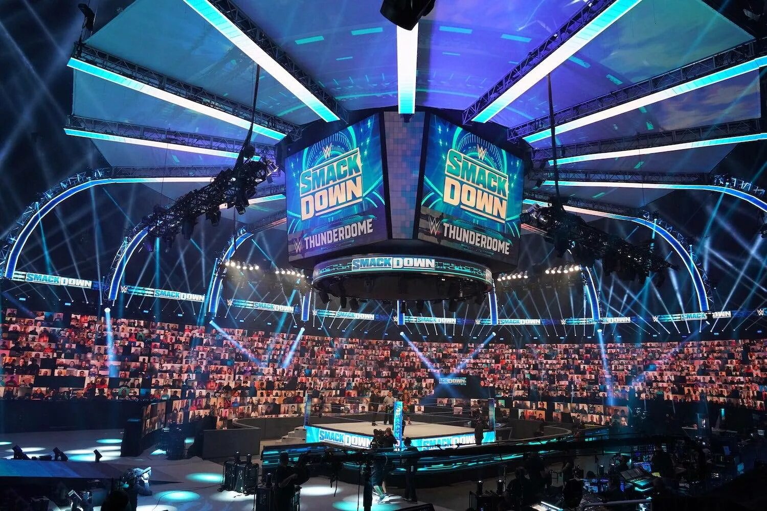 Raw wwe арена. Арена wwe. Wwe arena. Wwe штаб квартира. Арена wwe.