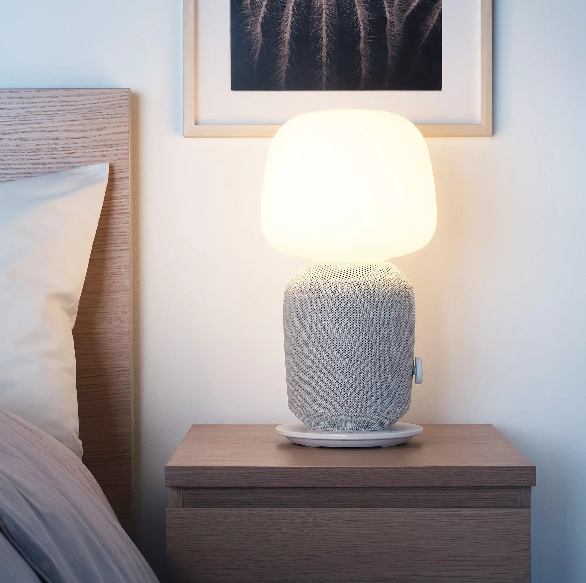 Умный светильник колонка. Ikea sonos Symfonisk. Умная лампа sonos ikea Symfonisk. Прикроватная лампа икеа. Ikea sonos Lamp Speaker.