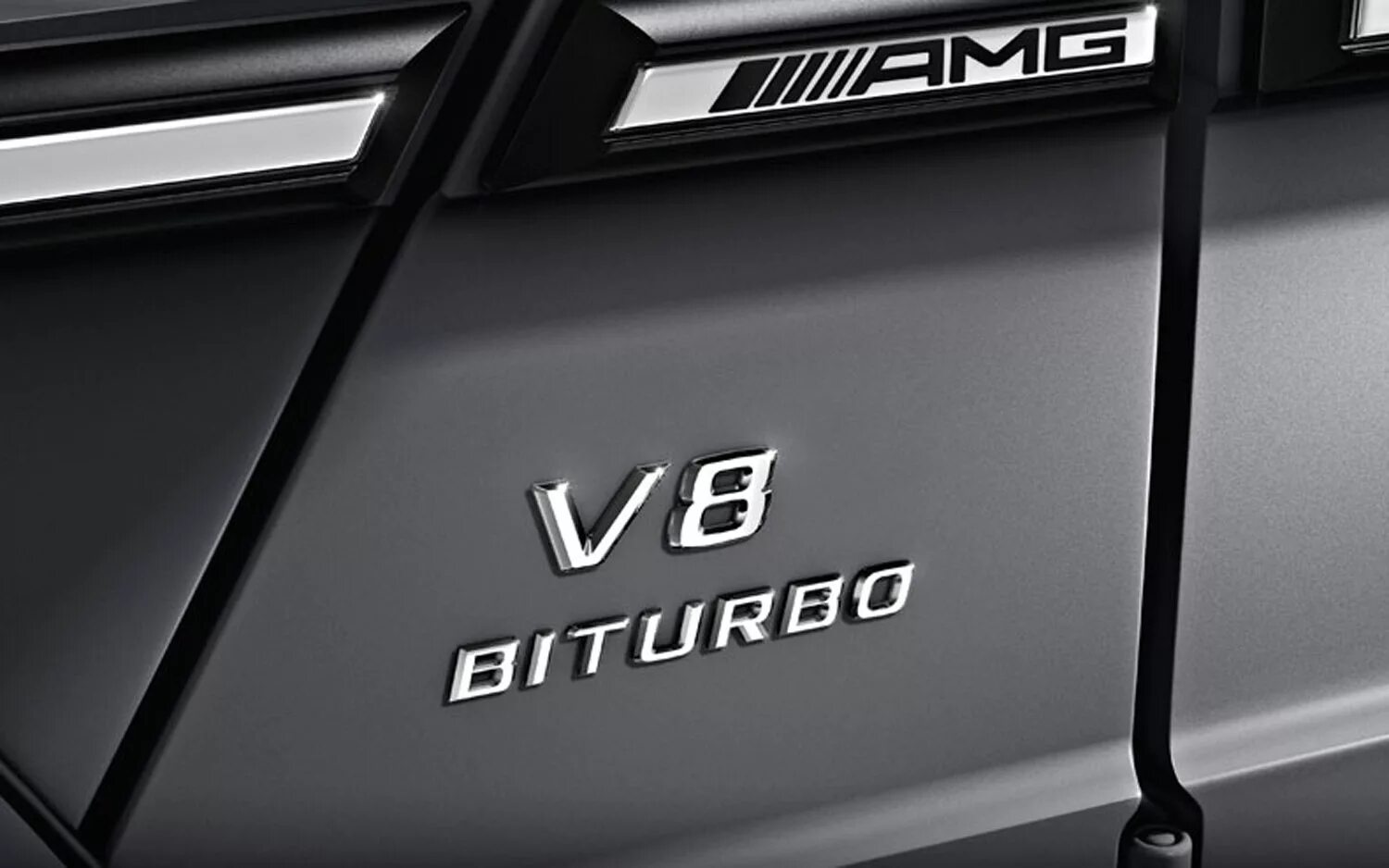 Шильдики логотипы. V8 Biturbo шильдик g63. AMG g63 v8 Biturbo. V8 Biturbo AMG шильдик. G63 AMG шильдик.